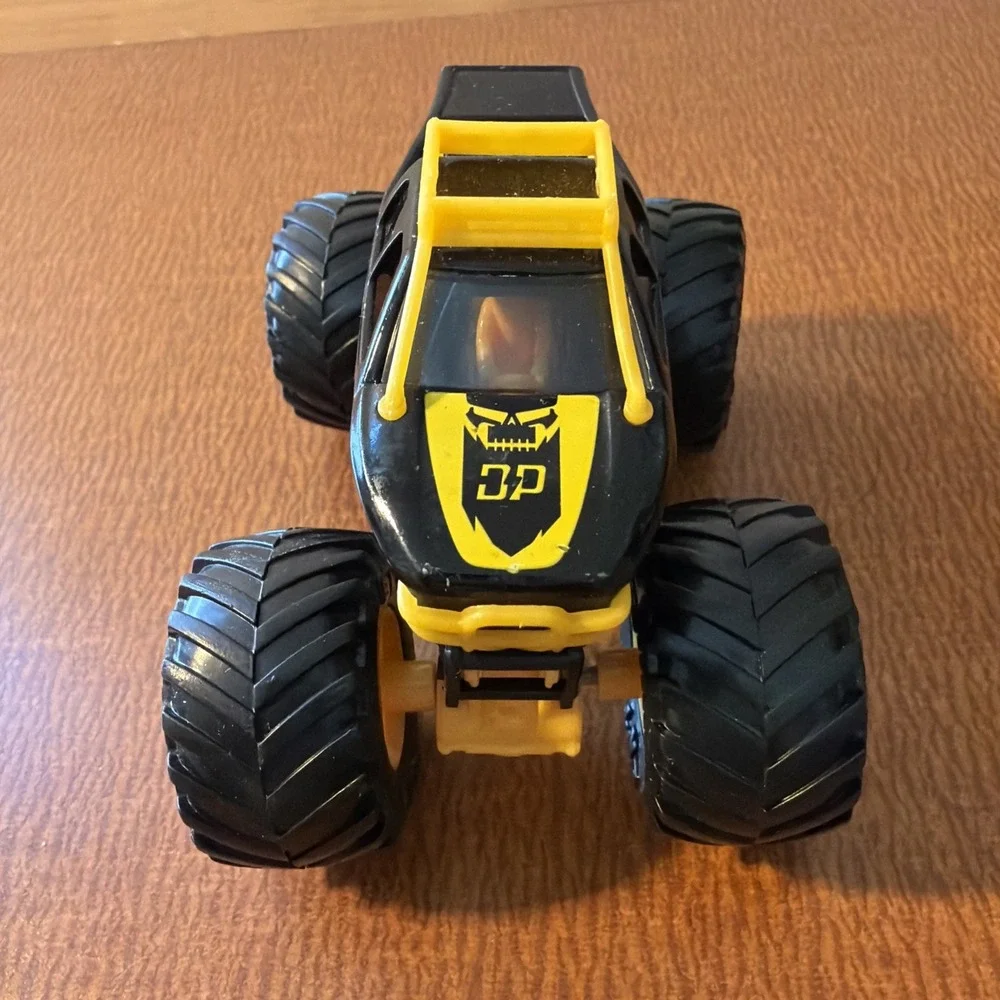 Spin Master Monster Jam INVERSE BRODOZER Truck 1:64